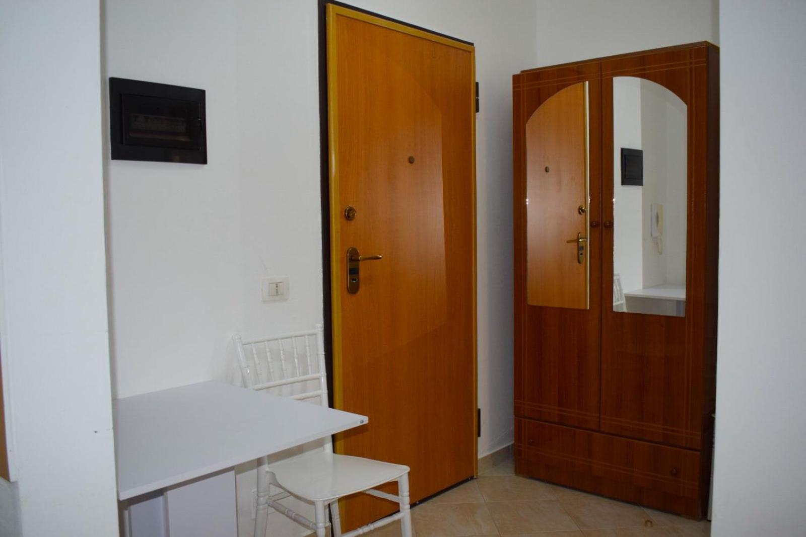 Beachfront 3 By Office Apartment